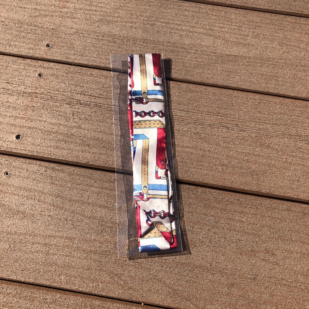 NWOT Twilly Scarf